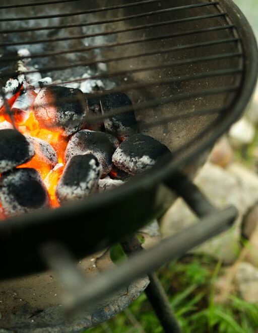 Opanuj sztukę grillowania: Poradnik krok po kroku do perfekcyjnego grillowania na grillu okrągłym z pokrywą
