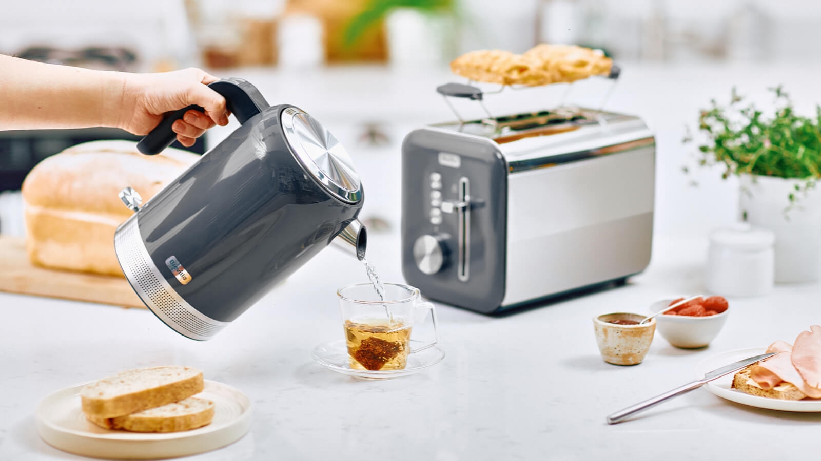 Toster Breville High Gloss na 2 kromki VTT949X Grey